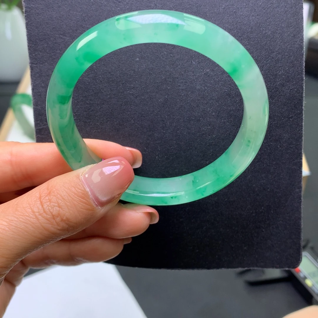 石英质玉（非洲翠）未镶嵌手镯