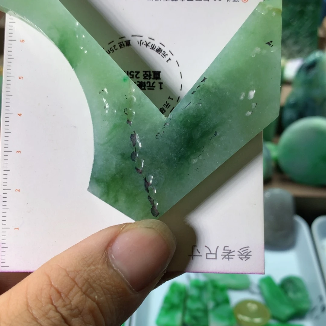 翡翠未镶嵌颈饰?*哥翡翠