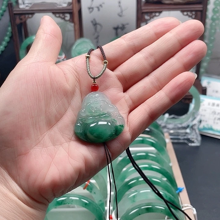 颈饰未镶嵌石英质玉