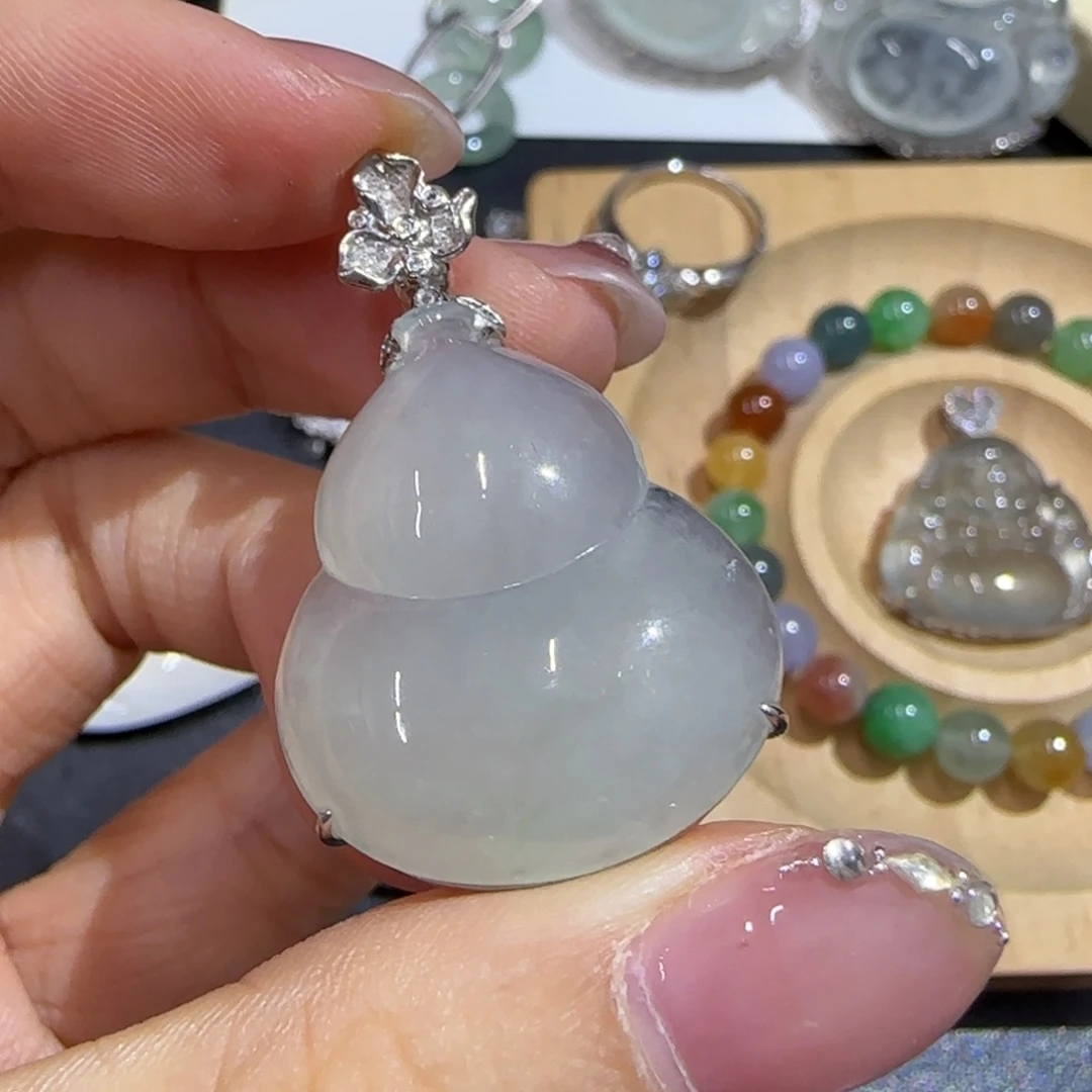 翡翠18K金镶嵌颈饰福利