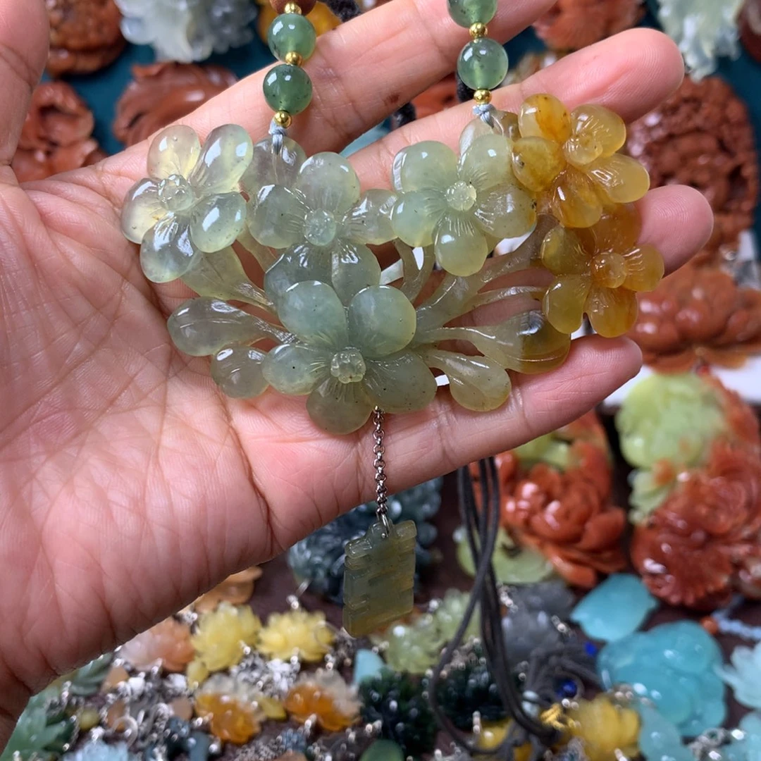 蛇纹石玉未镶嵌挂坠