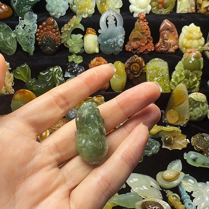 蛇纹石玉未镶嵌颈饰