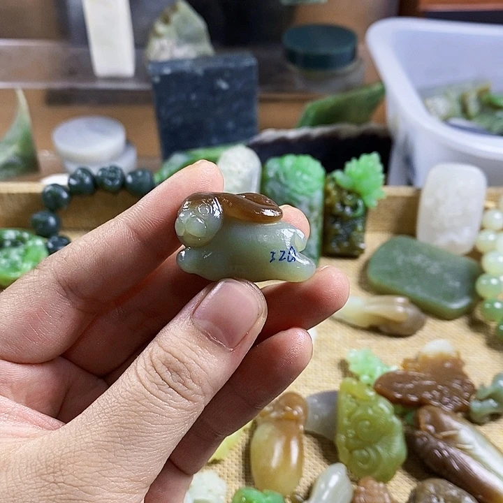 和田玉（糖玉）未镶嵌珠宝半成品丹***哒