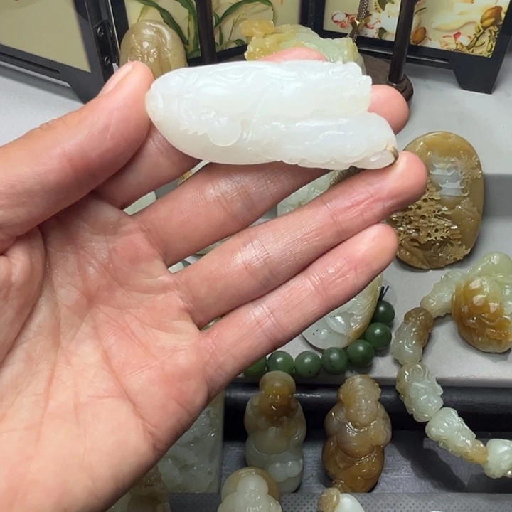 和田玉未镶嵌颈饰