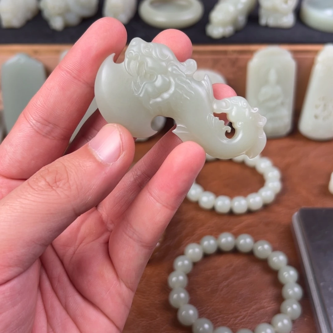 和田玉（青白玉）未镶嵌颈饰