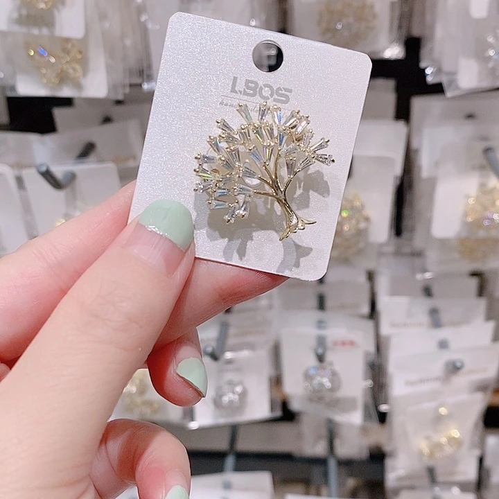 铜合金锆石发财树胸针