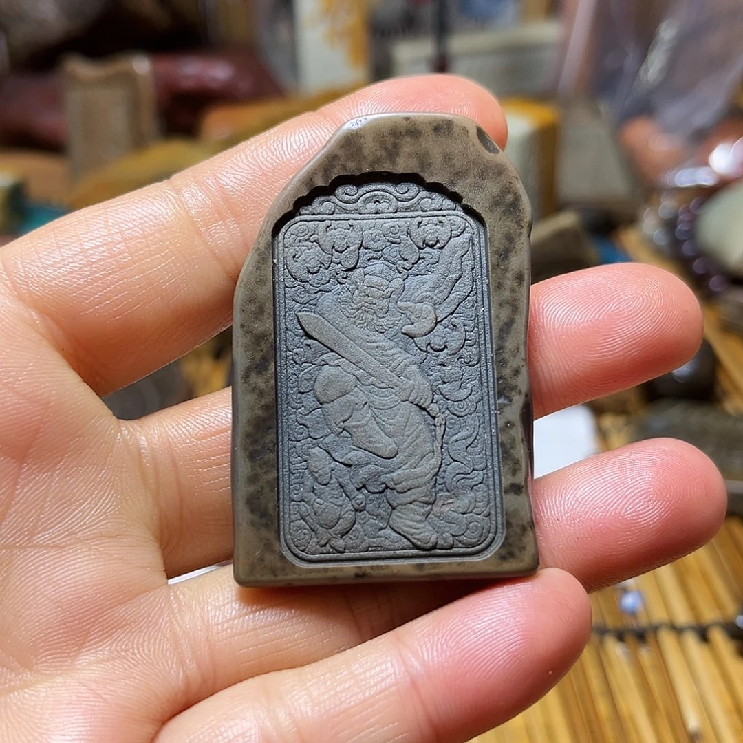 新疆原石雕刻手把件、