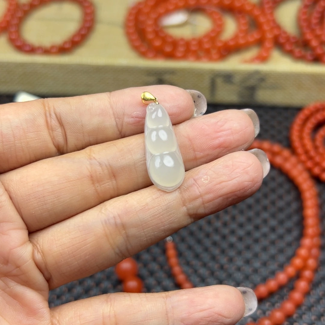 和田玉18K金镶嵌颈饰