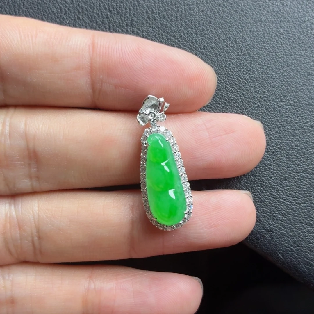 徐***革翡翠18K金镶嵌颈饰