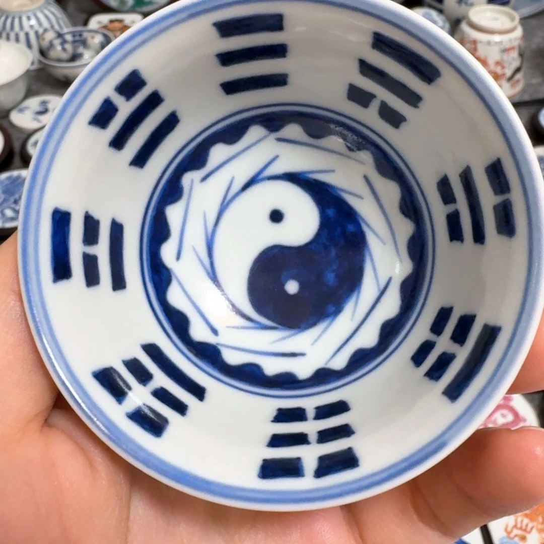 壹***萩瓷片青花八卦杯全品一个