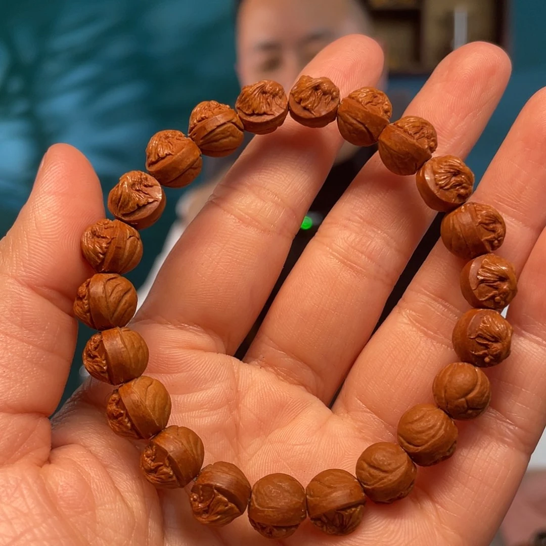 龙纹桃核金玉满堂核雕作品