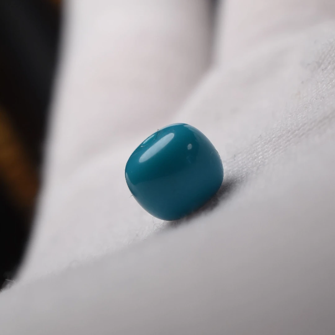 子向《绿松石老型珠》原矿 暴力蓝 尺寸8.7*7.7