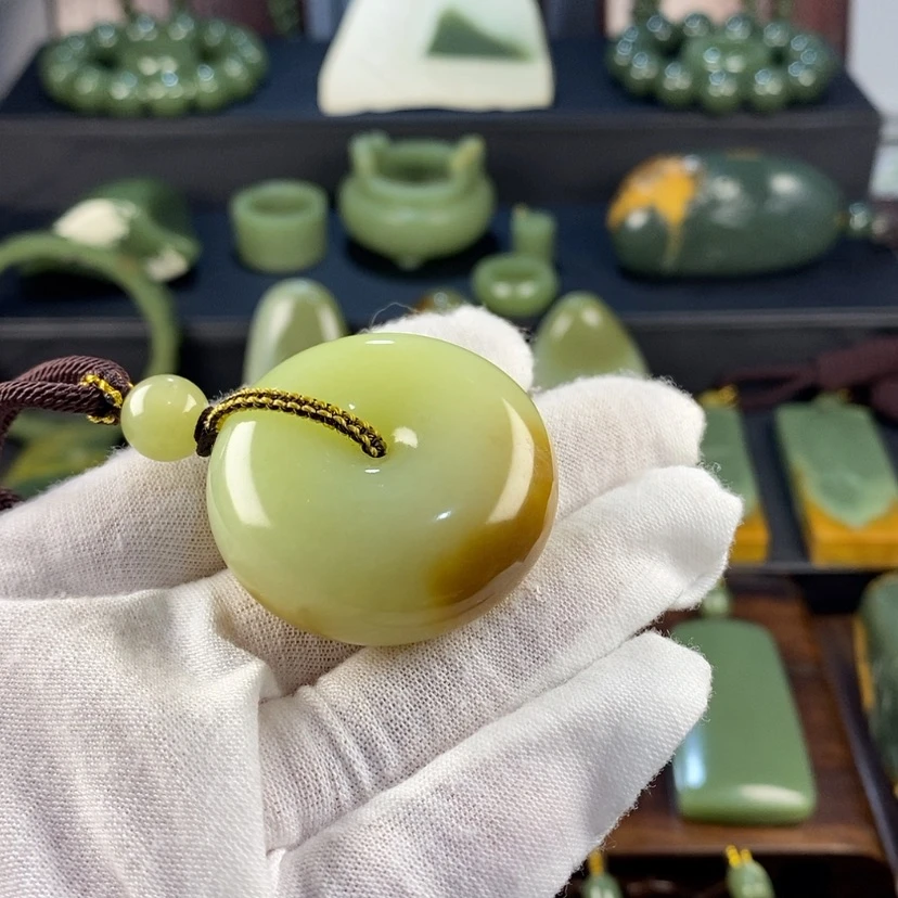 【闪购商品】岫岩老玉（透闪石质玉）颈饰未镶嵌