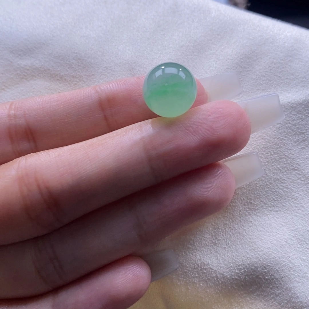 翡翠未镶嵌颈饰冰绿珠卡12.7