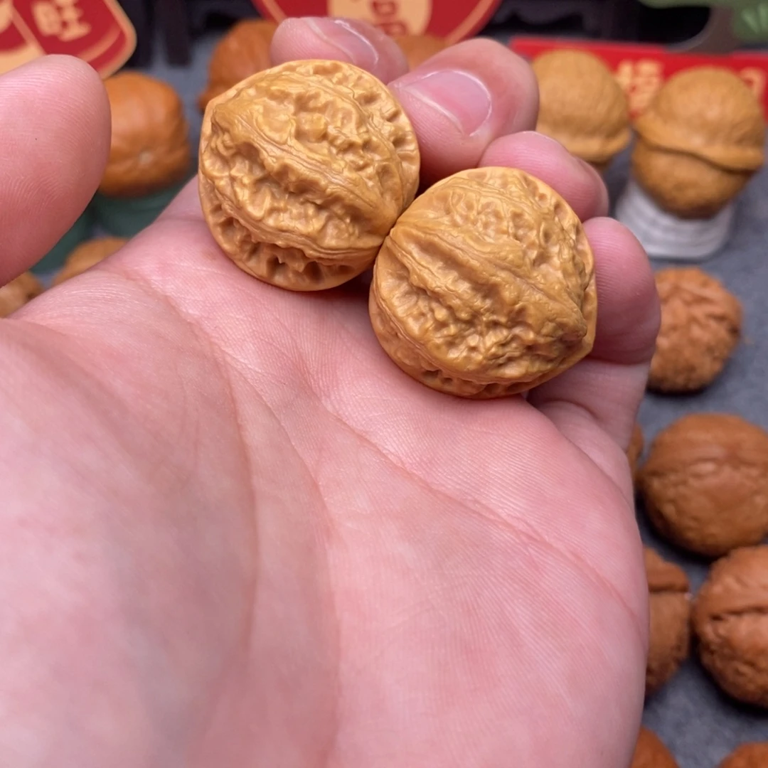 文玩核桃把件玉龙粗筋