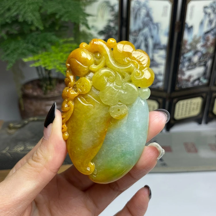 鸡油黄黄加绿福瓜挂件 天然翡翠A货