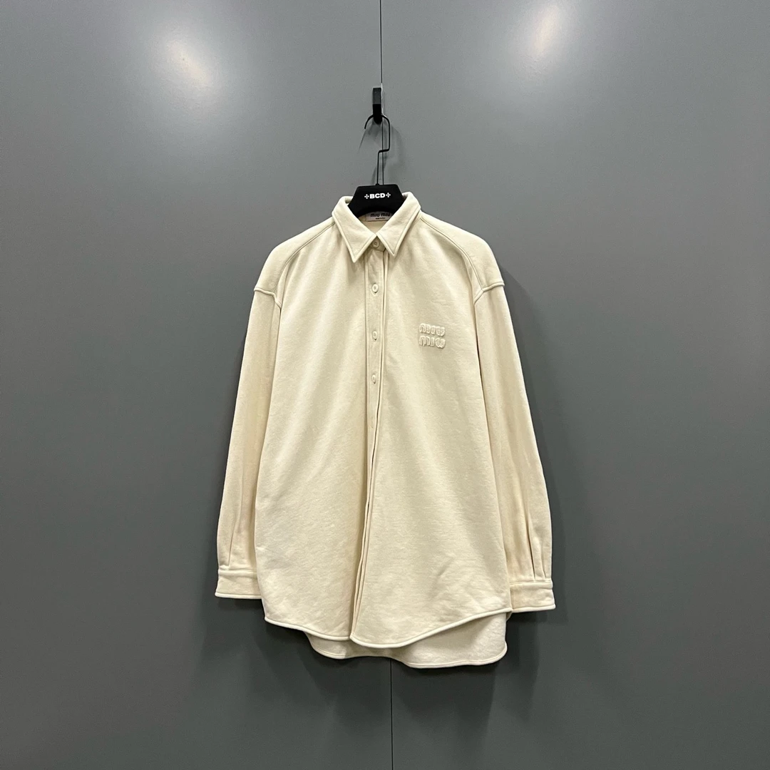95新 MIU MIU/缪缪 q218 米色刺绣logo翻领衬衫 S码/ki300692