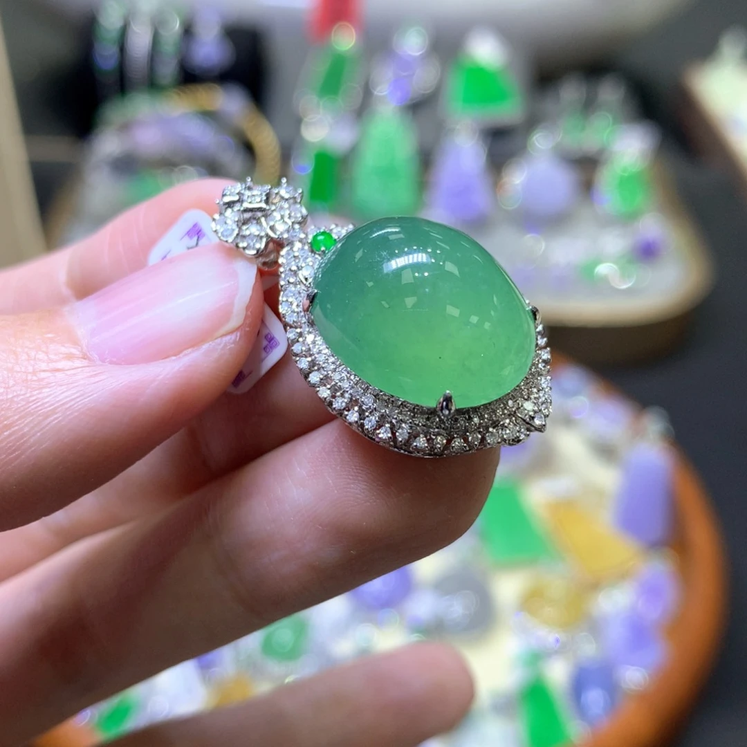 【闪购商品】翡翠颈饰18K金镶嵌翡翠吊坠项链