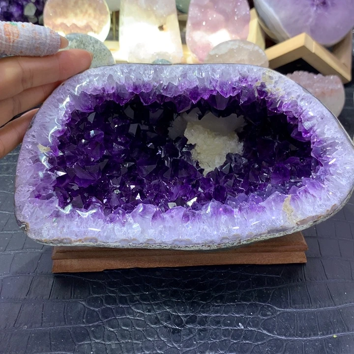 未镶嵌水晶大型摆件（非配饰）