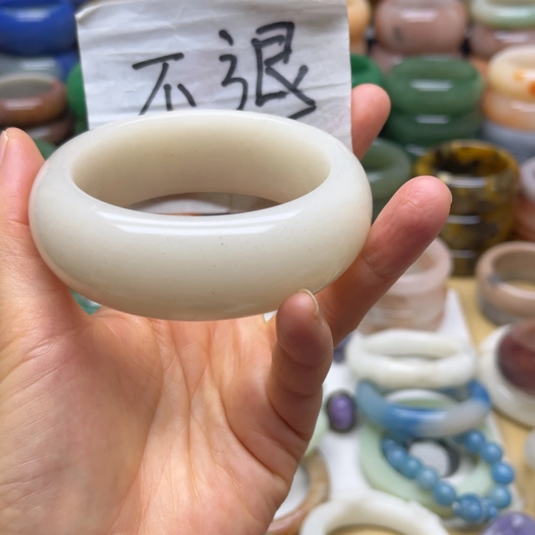 石英质玉未镶嵌手镯