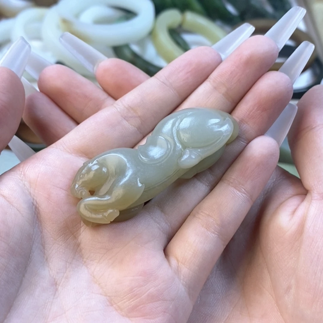 至***高和田玉未镶嵌颈饰定制