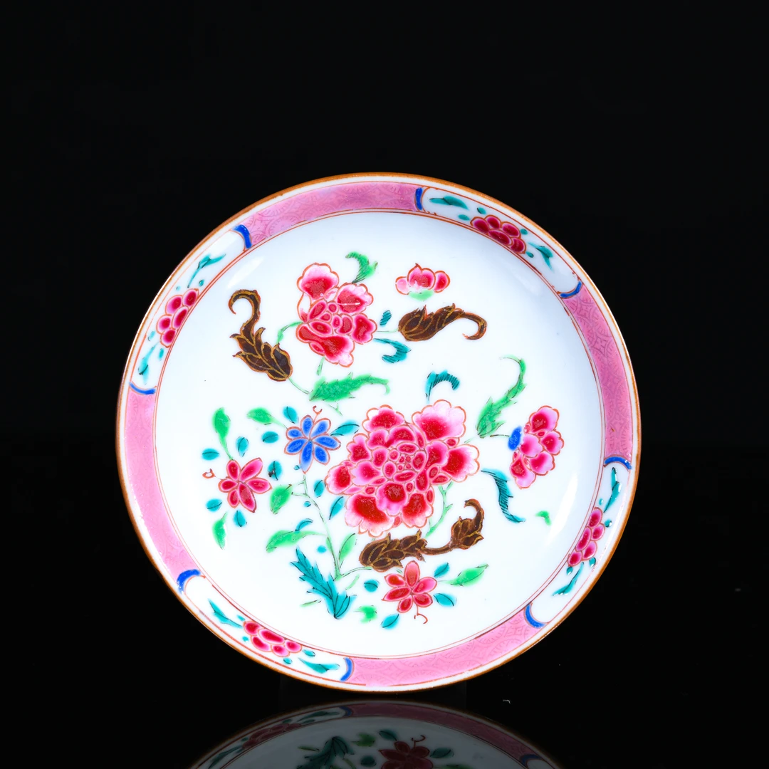 110.清乾隆 外紫金釉内粉彩花卉纹碟