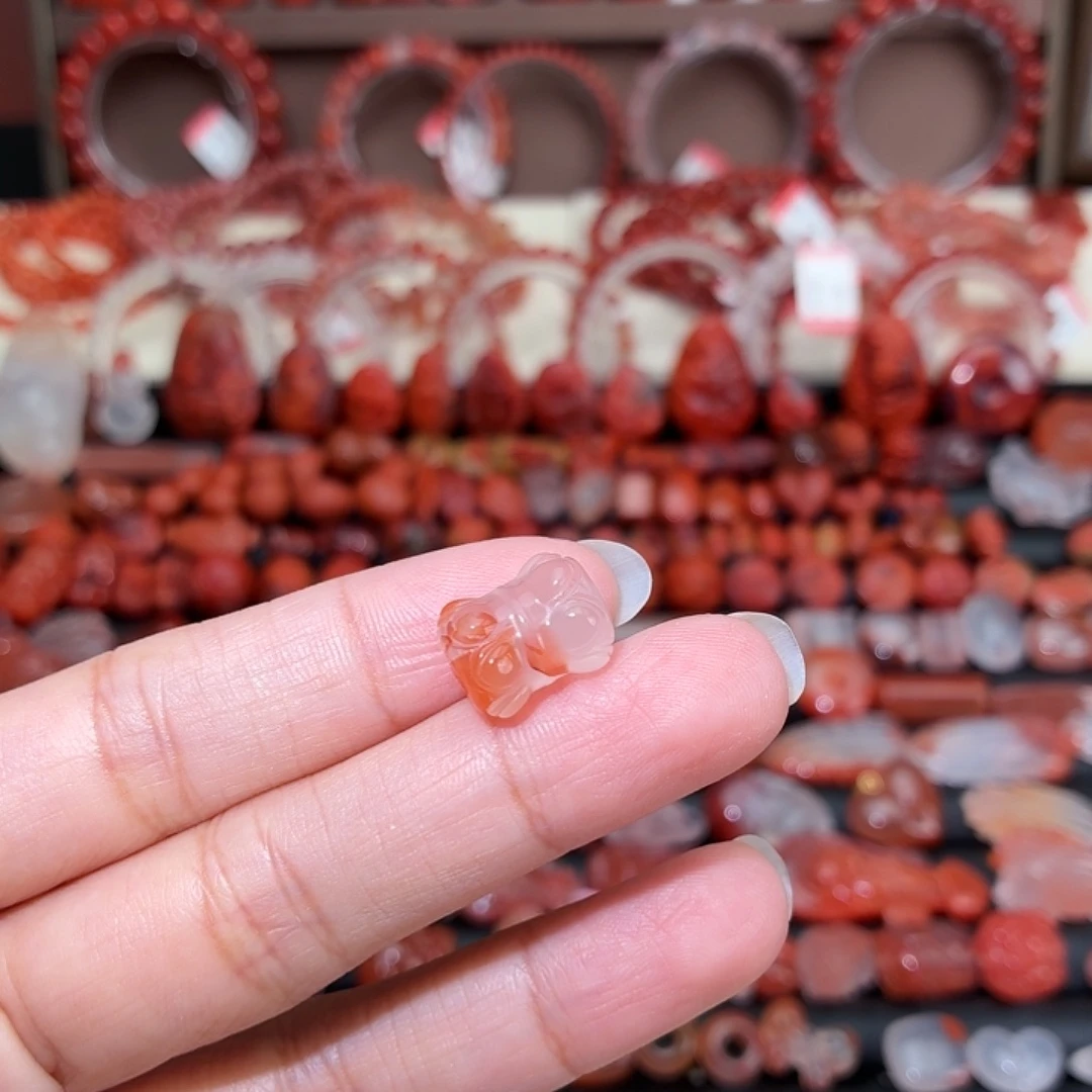 南红玛瑙未镶嵌颈饰并蒂莲桶珠13*10+