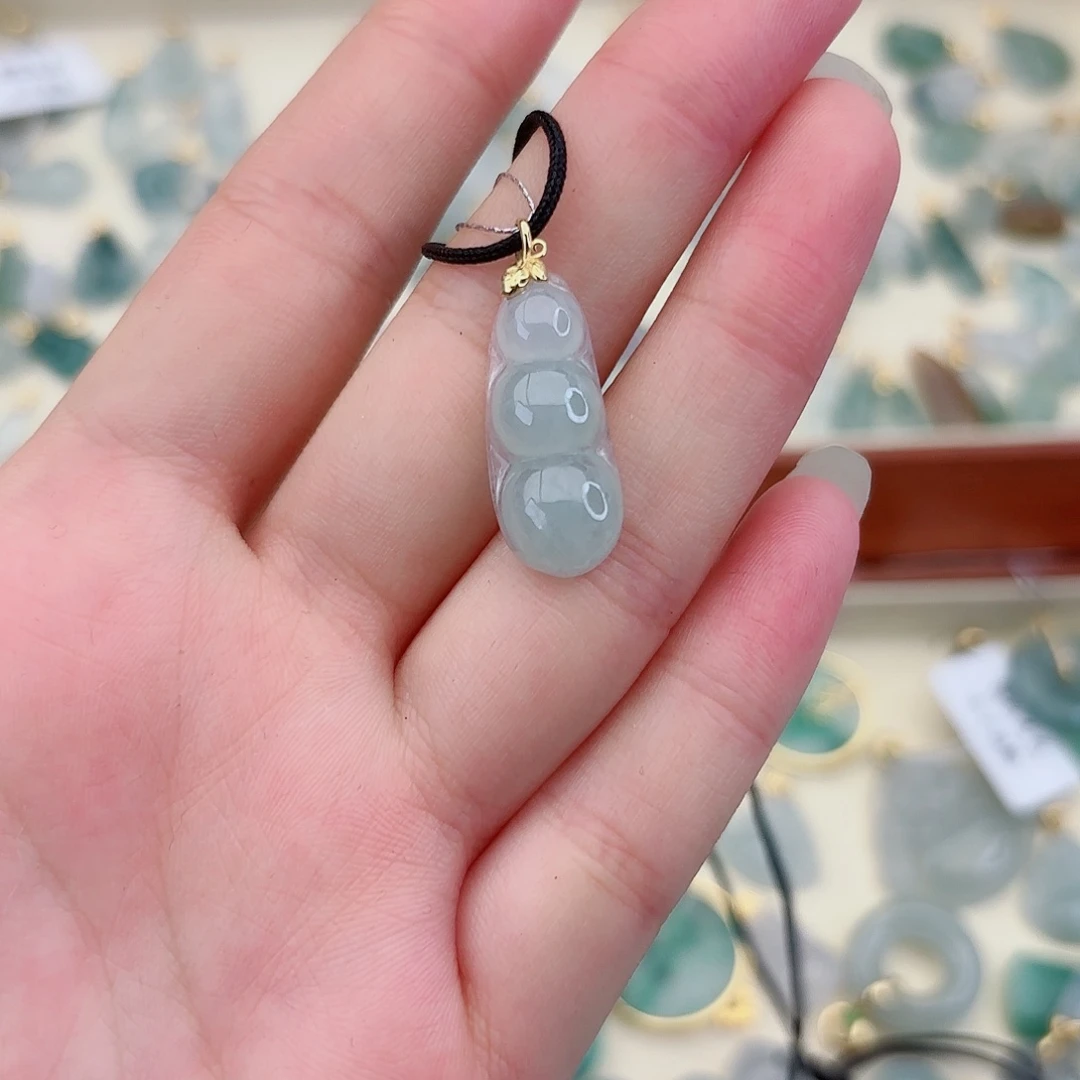 翡翠18K金镶嵌颈饰豆子