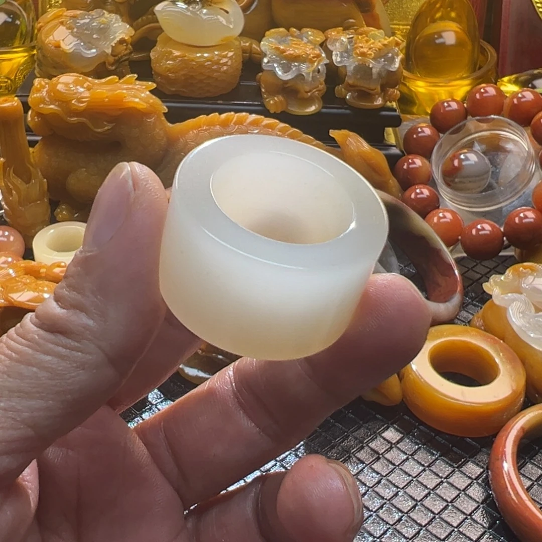 石英质玉未镶嵌颈饰