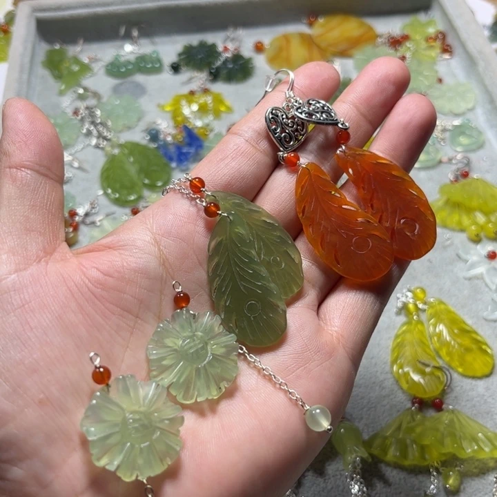 蛇纹石玉合金吊坠