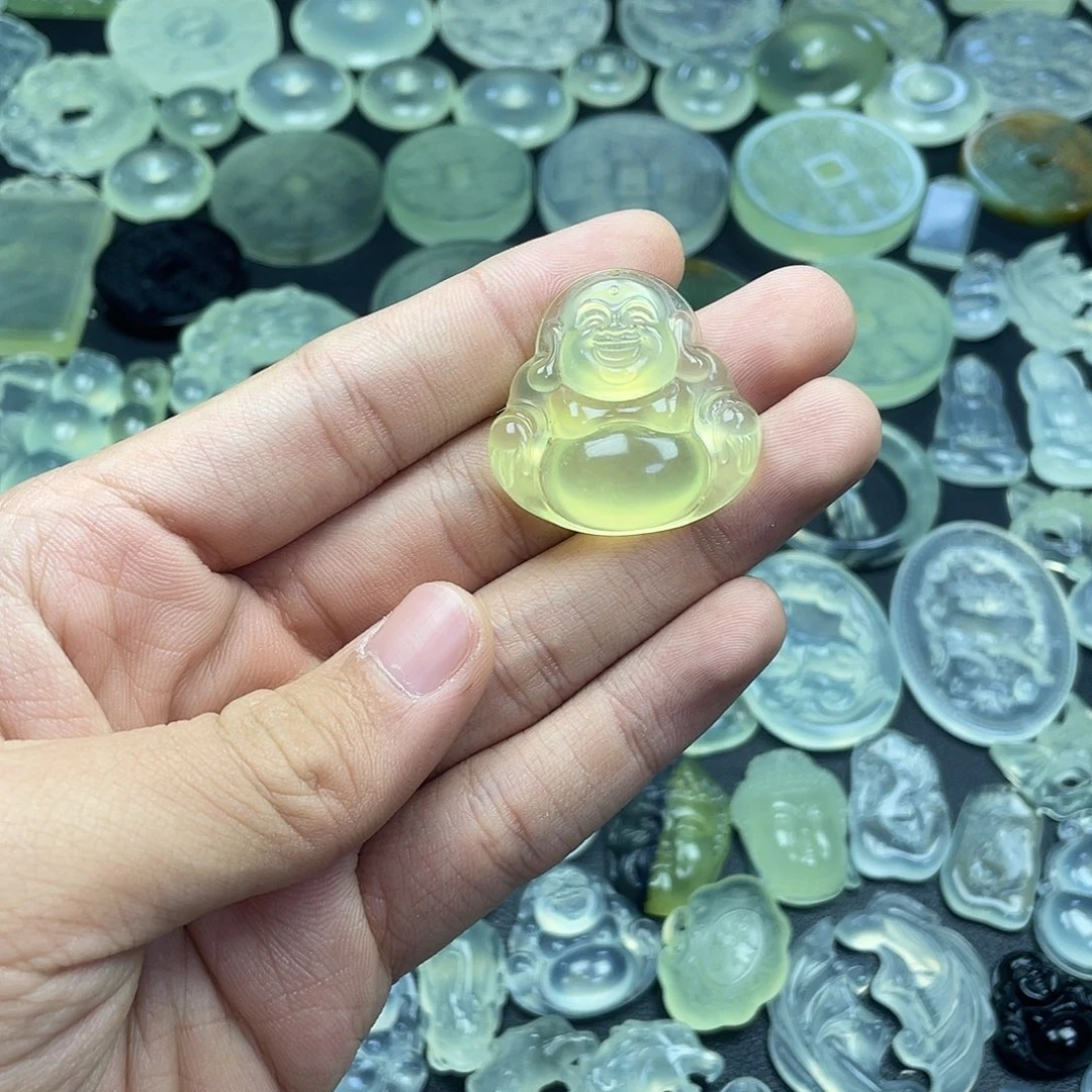 岫玉未镶嵌颈饰佛公