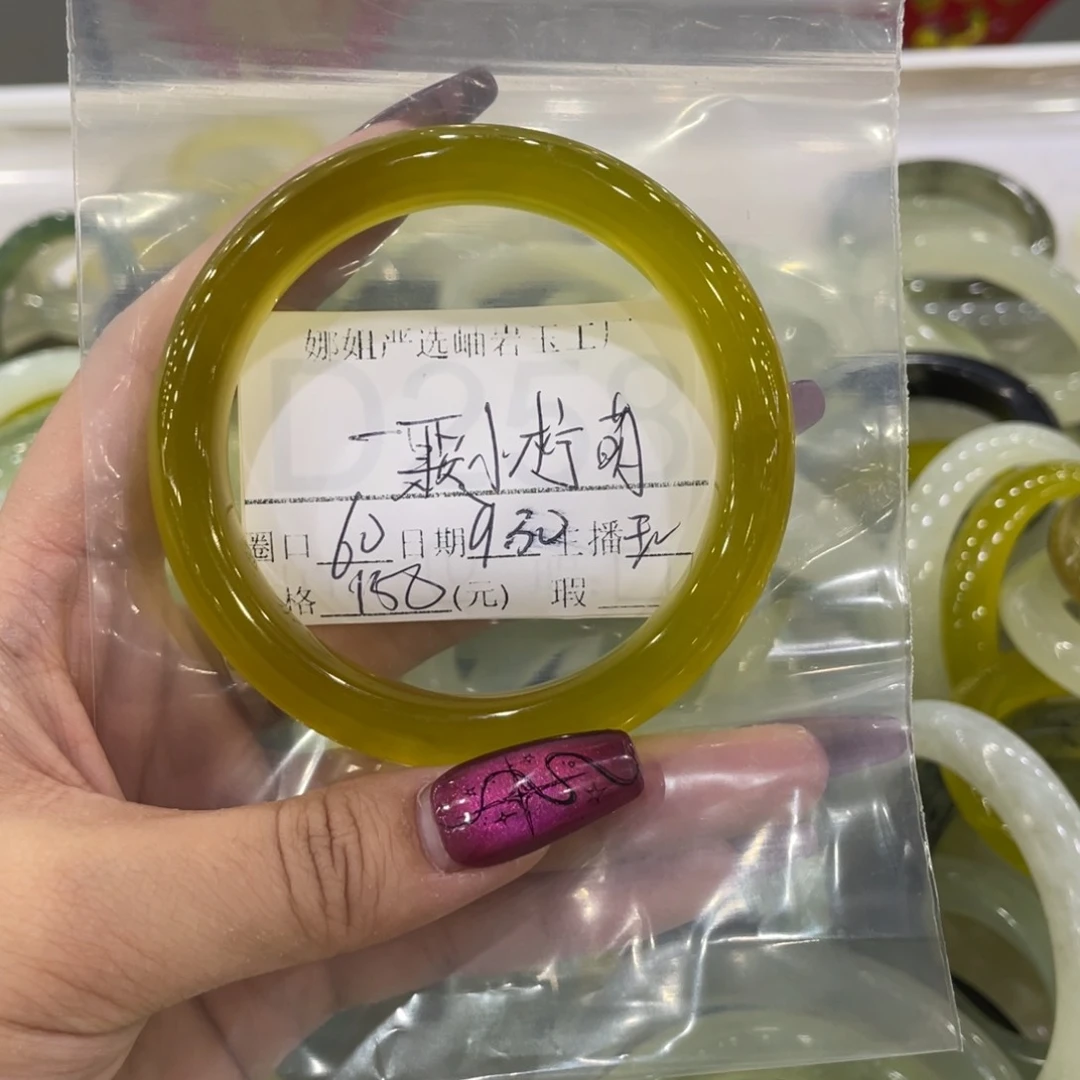 未镶嵌蛇纹石玉颈饰一***萌