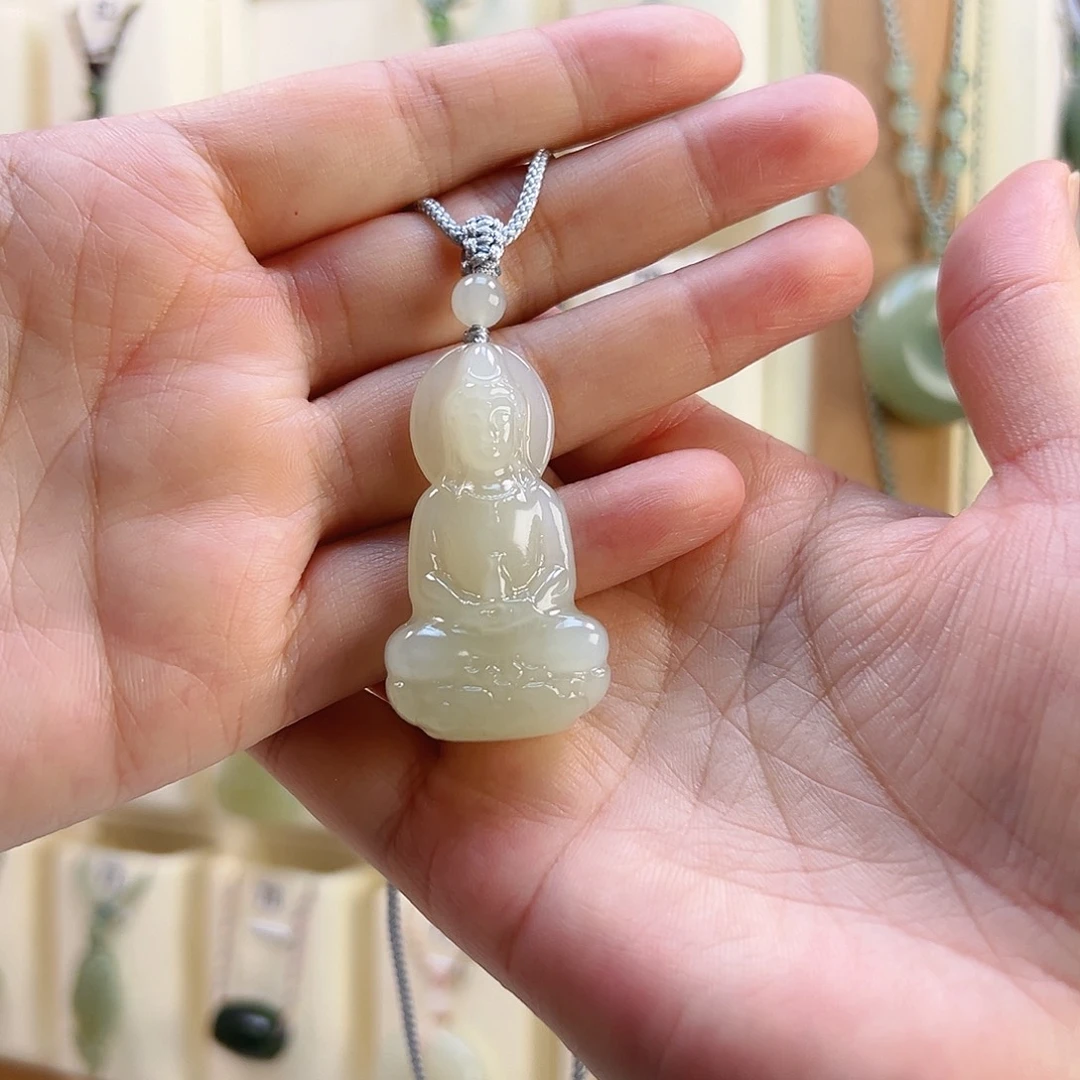 岁***和颈饰未镶嵌和田玉