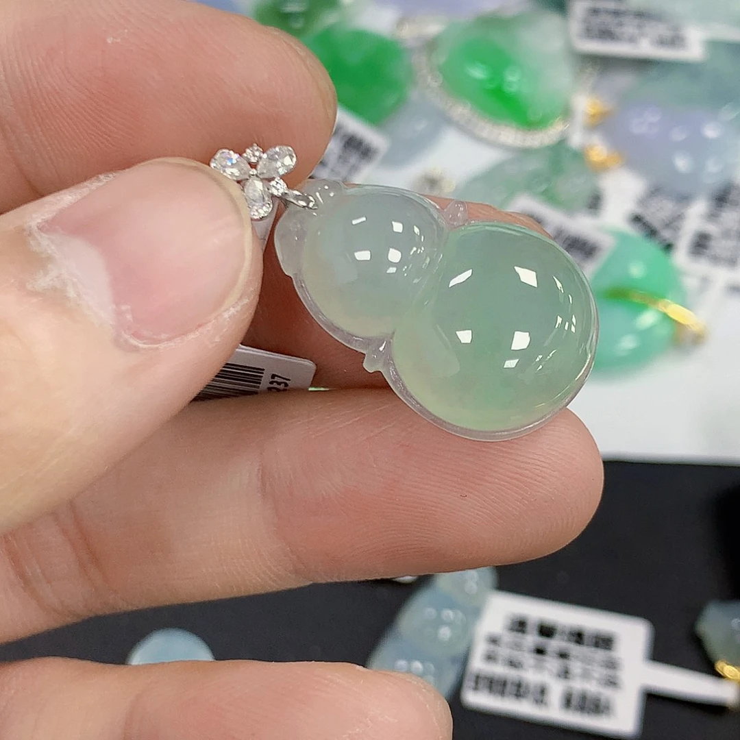 颈饰18K金镶嵌翡翠