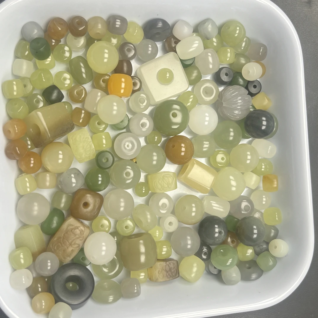 和田玉单珠,散珠大小尺寸都有,拍完随机发