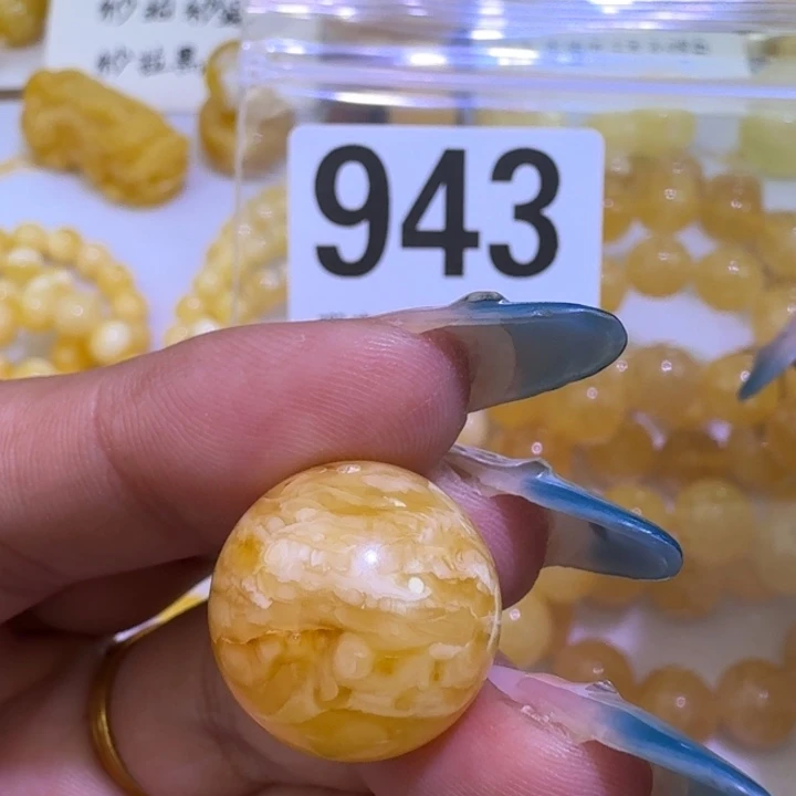 齐***岐裸石琥珀未镶嵌18.2微微瑕