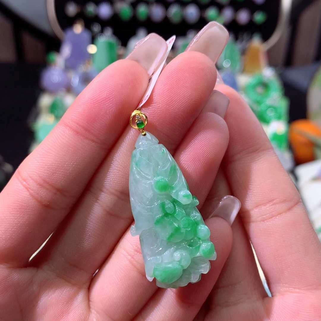 翡翠颈饰18K金镶嵌翡翠