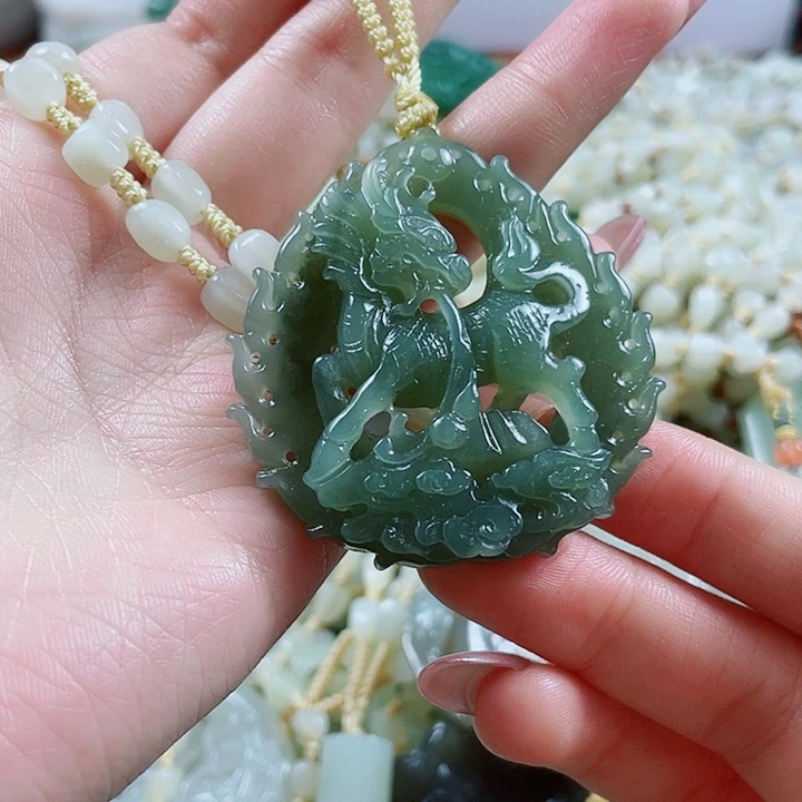 颈饰未镶嵌和田玉