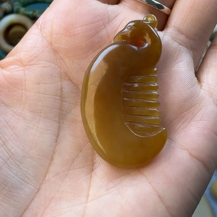 和田玉（糖玉）未镶嵌颈饰