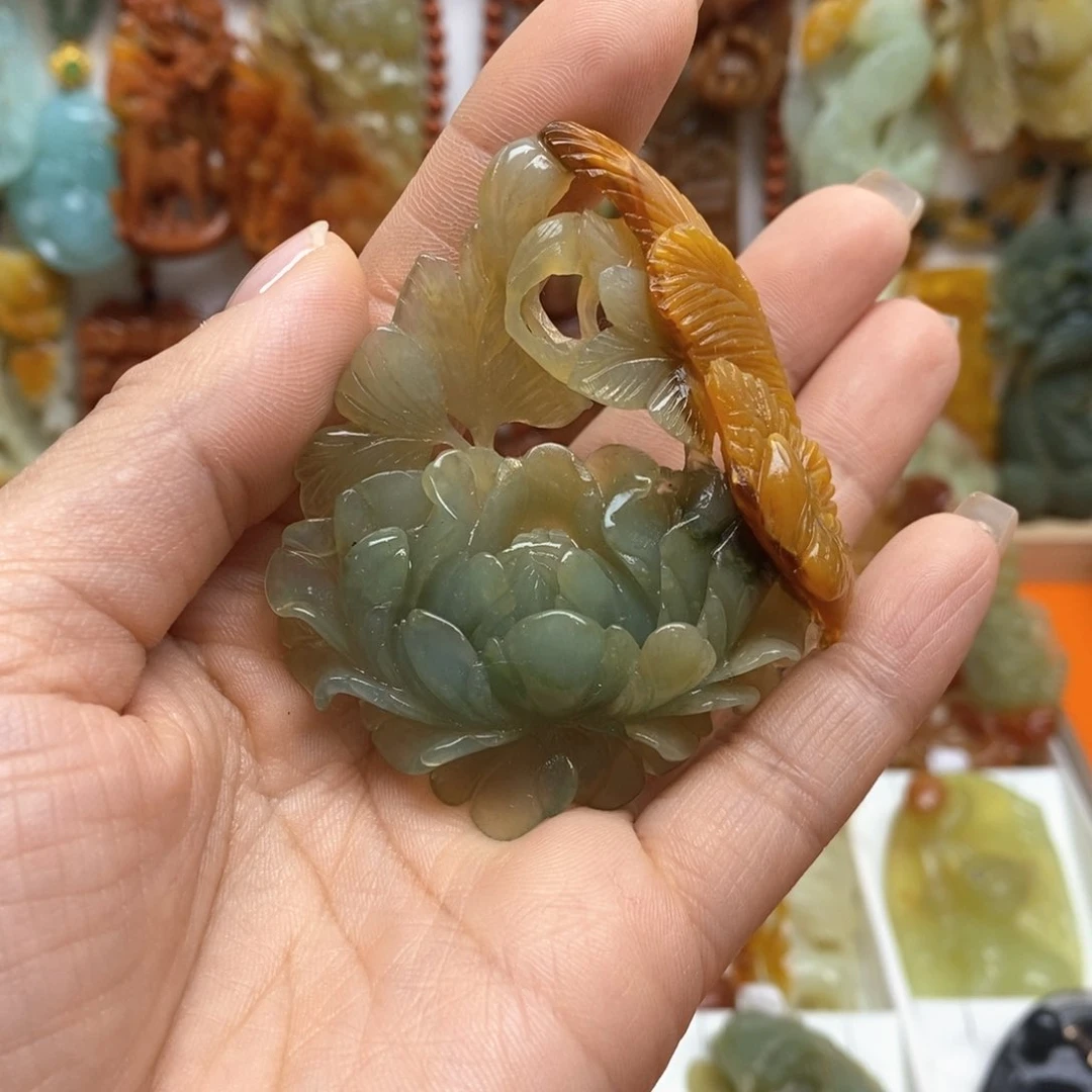 蛇纹石玉颈饰未镶嵌