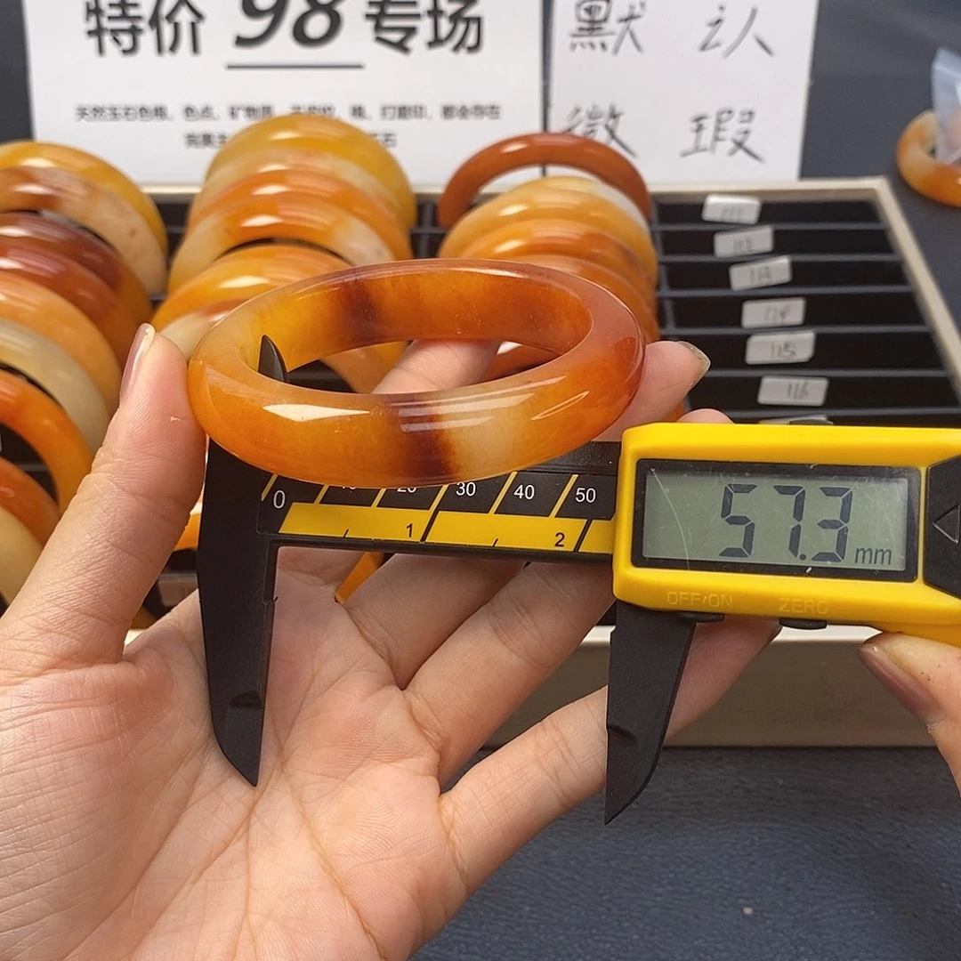 未镶嵌石英质玉（黄龙玉）手镯108号茄子山金沙老油红如血黄龙