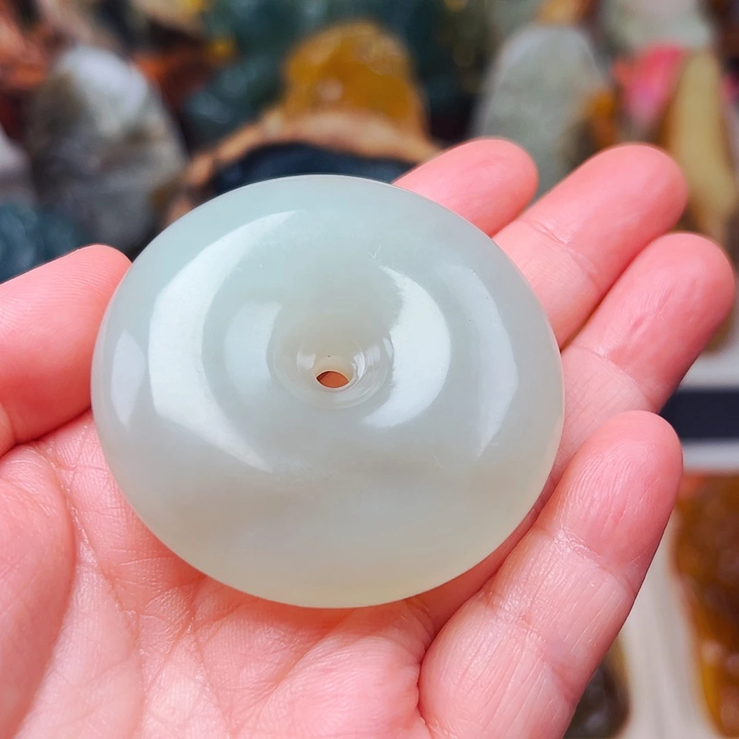 芙***上蛇纹石玉未镶嵌颈饰
