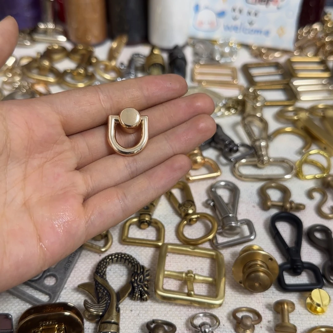 浅金色吊环12元10个。