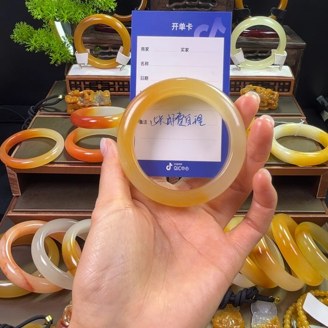 未镶嵌手镯石英质玉