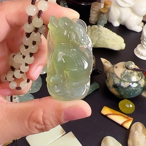 蛇纹石玉未镶嵌颈饰