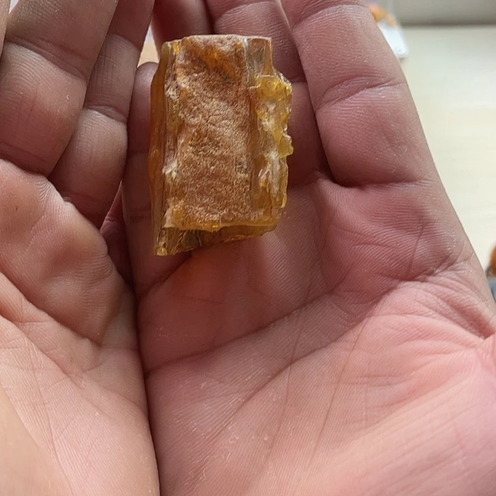 待***狂定制琥珀未镶嵌天然琥珀现场加工