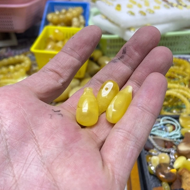 蜜蜡未镶嵌裸石多样性发货其一