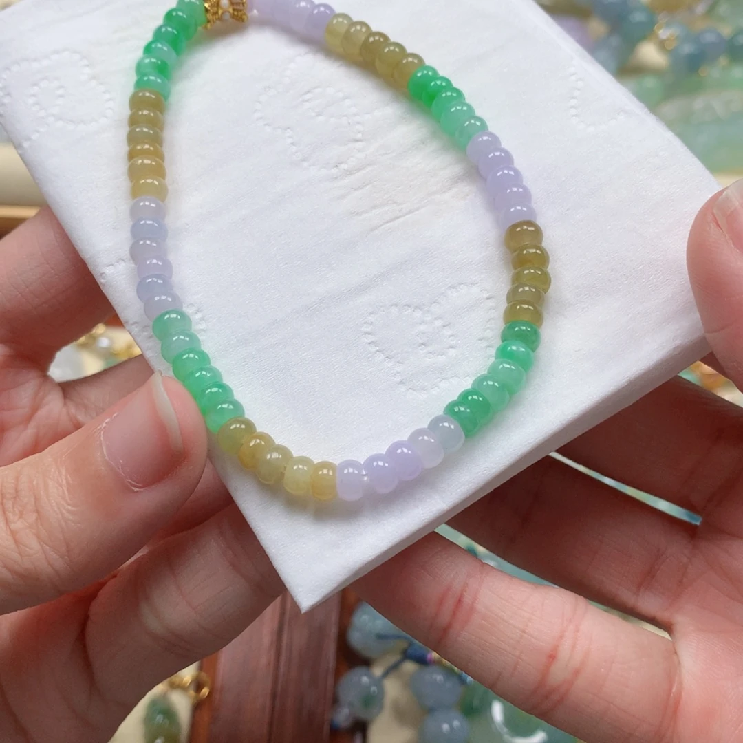 翡翠未镶嵌颈饰是