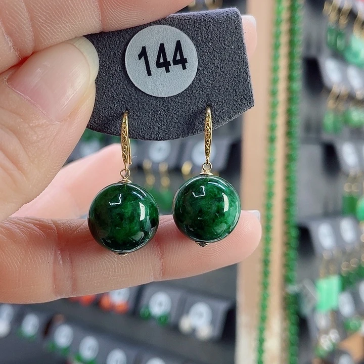 18K金镶嵌翡翠耳饰