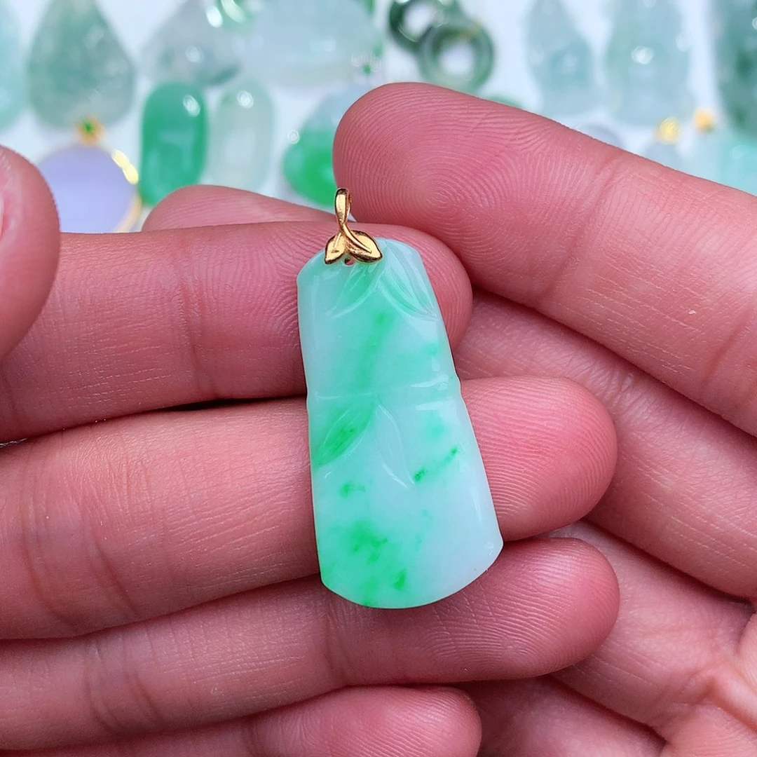 翡翠吊坠(不含链)18K金镶嵌